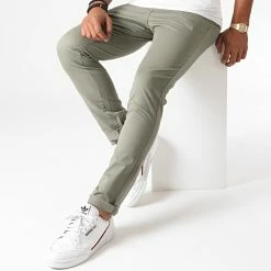 Offres 🎉 Pantalon Chino Slim Marco Dave Vert Kaki de Jack And Jones ✔️ -Jack And Jones Soldes jack and jones 230425 12174308 DUSTY OLIVE 20200901T184445 03