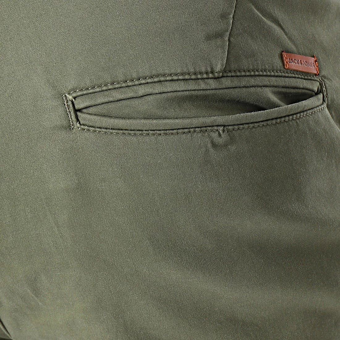 Budget ✔️ Pantalon Chino Marco Bowie Vert Kaki de Jack And Jones 🌟 2 Budget ✔️ Pantalon Chino Marco Bowie Vert Kaki de Jack And Jones 🌟 – Image 2