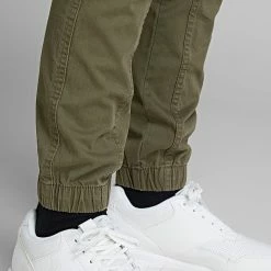 Promo 🔔 Pantalon Cargo Enfant Paul 12151639 Vert Kaki de Jack And Jones ⭐ -Jack And Jones Soldes jack and jones 261051 12151639 OLIVE NIGHT 20210408T151753 03