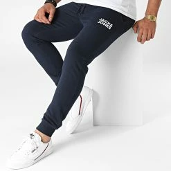Top 10 😍 Pantalon Jogging Gordon Bleu Marine de Jack And Jones 😉 -Jack And Jones Soldes jack and jones 275890 12178421 NAVY BLAZER 20210729T135359 03