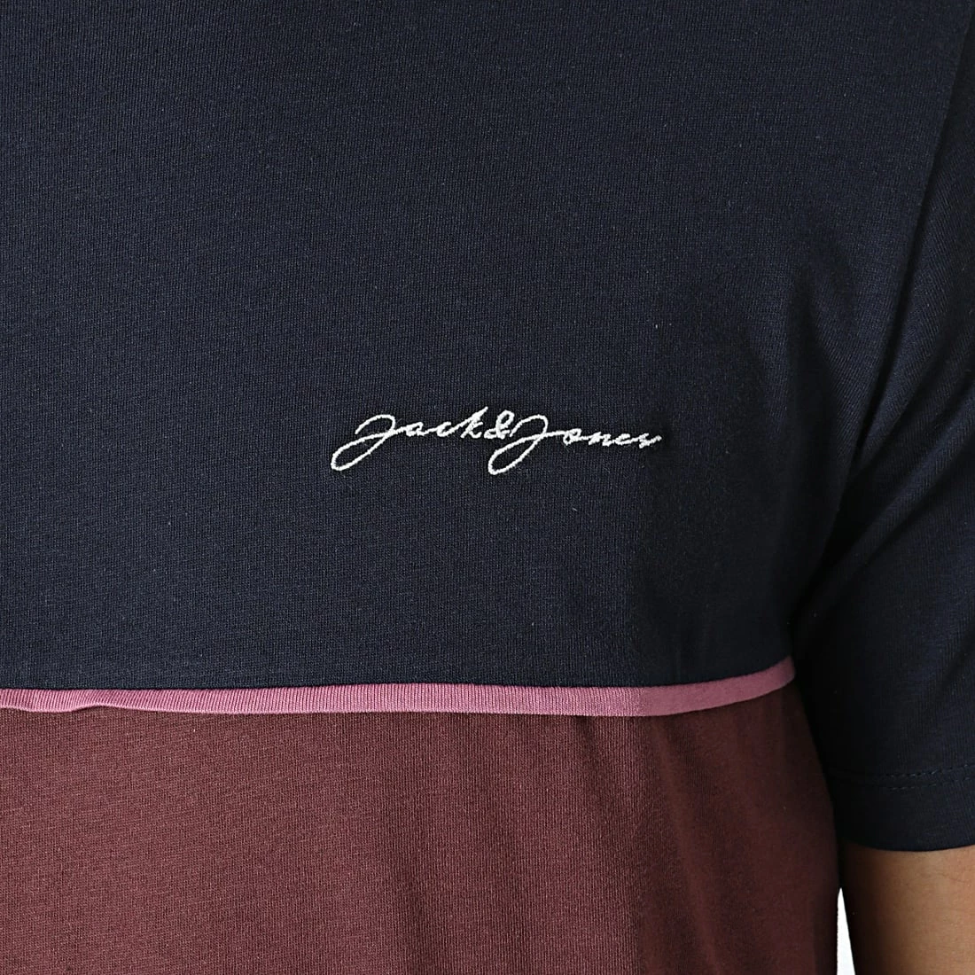 Bon marché 😍 Tee 👚 Shirt Tomorrow Bordeaux Bleu Marine de Jack And Jones 🔥 2 Bon marché 😍 Tee 👚 Shirt Tomorrow Bordeaux Bleu Marine de Jack And Jones 🔥 – Image 2