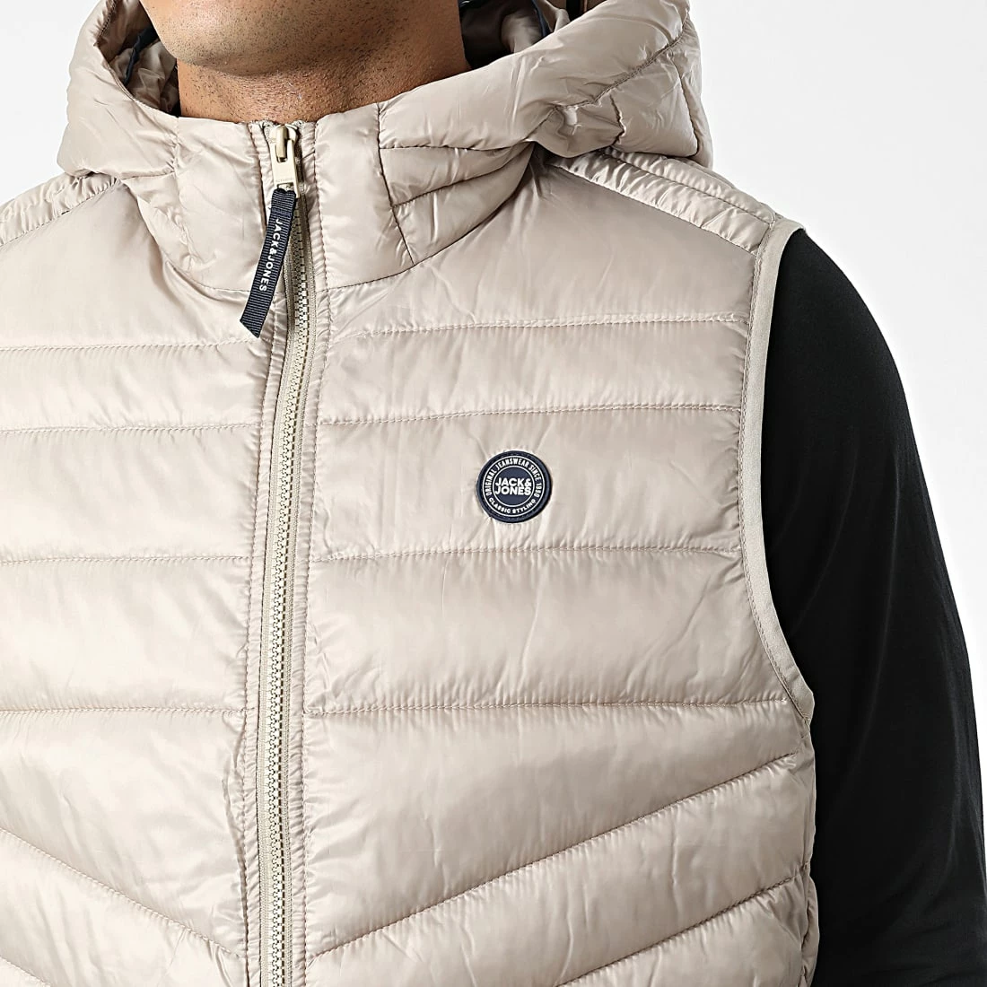 Sortie 💯 Doudoune Capuche Sans Manches Hero Beige de Jack And Jones 🥰 2 Sortie 💯 Doudoune Capuche Sans Manches Hero Beige de Jack And Jones 🥰 – Image 2