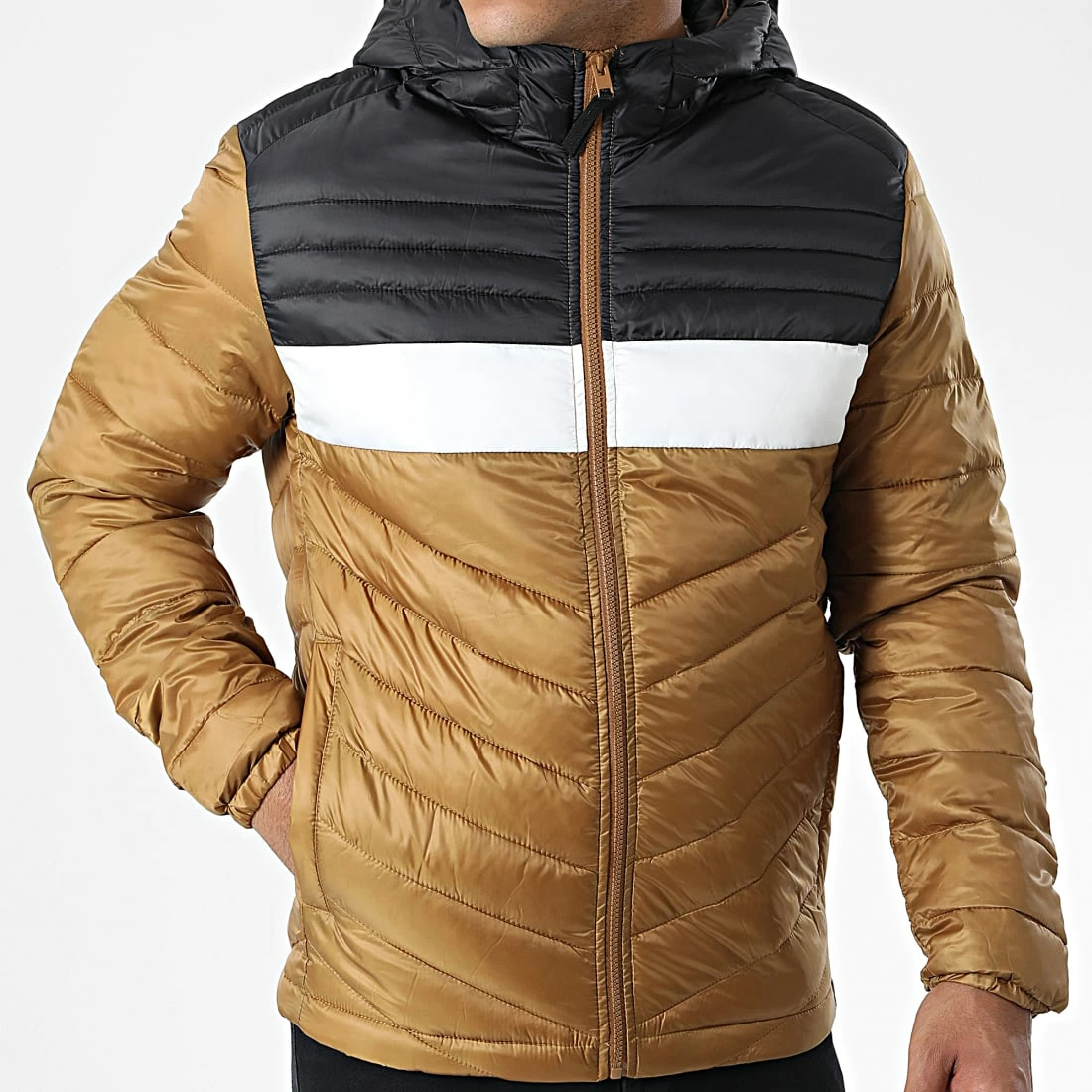 Tout neuf 🧨 Doudoune Capuche Hero Camel Noir de Jack And Jones 🧨 3 Tout neuf 🧨 Doudoune Capuche Hero Camel Noir de Jack And Jones 🧨 – Image 3