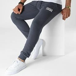 Meilleur prix 🛒 Pantalon Jogging Gordon Soft 12178421 Bleu Marine de Jack And Jones 🎁 -Jack And Jones Soldes jack and jones 326436 12178421 OMBRE BLUE WHITE 20220701T120407 03