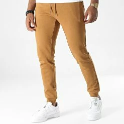 De gros 🤩 Pantalon Jogging Will Newbasic Camel de Jack And Jones 🛒