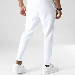 De gros ✔️ Pantalon Jogging A Bande Ace Adam Blanc de Jack And Jones 👏 7 De gros ✔️ Pantalon Jogging A Bande Ace Adam Blanc de Jack And Jones 👏 -Jack And Jones Soldes jack and jones 327582 12214939 WHITE 20220715T084858 04