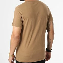 Le moins cher 🥰 Tee 👚 Shirt Archie Marron de Jack And Jones 💯 -Jack And Jones Soldes jack and jones 334124 12217167 OTTER 20220826T143948 04