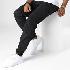 Remise ✔️ Pantalon Cargo Ace Tucker Noir de Jack And Jones 🎉 -Jack And Jones Soldes jack and jones 336086 12216664 BLACK SOLID 20220915T153001 03