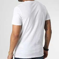 Offres 🔔 Tee 👚 Shirt Isiah Blanc de Jack And Jones 🤩 -Jack And Jones Soldes jack and jones 347252 12225446 WHITE SMALL SCAL 20221110T154452 04