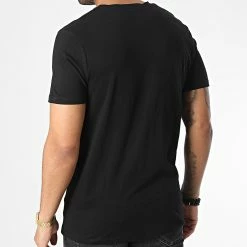 Le moins cher ✔️ Tee 👕 Shirt Isiah Black de Jack And Jones ✔️ -Jack And Jones Soldes jack and jones 347253 12225446 BLACK SMALL SCAL 20221110T160145 04